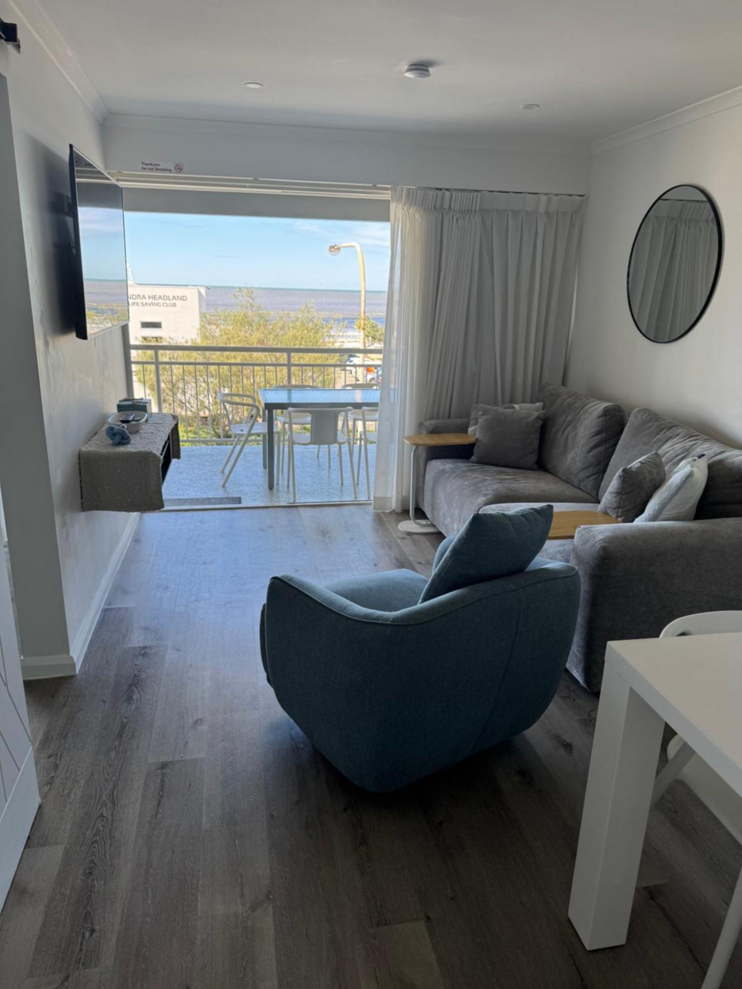Ocean View - Alexandra Headlands Beachfront Unit Exterior foto